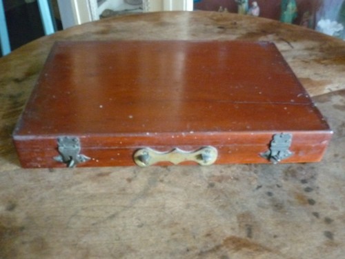 Tres ancienne boite peinture - , a