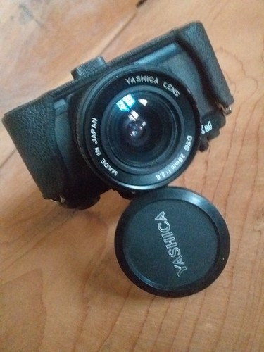 Appareil photo noir yashica - appareil,