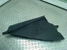 BAIE DE PARE BRISE cache droit