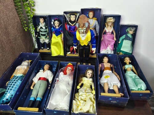 Lot poupées disney - de, 13
