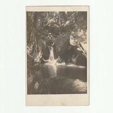 Groupe de soldats au bain