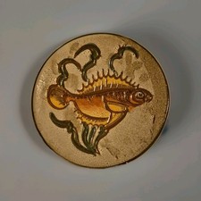 Assiette à décor de poisson