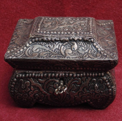 Rare magnifique ancien coffre - rare,