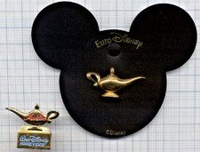 Lot 2 Pin's lampe génie