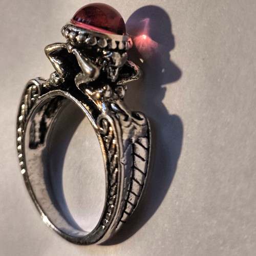 Bague vintage érotique maison