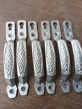  6  POIGNEES DE MEUBLE   ART