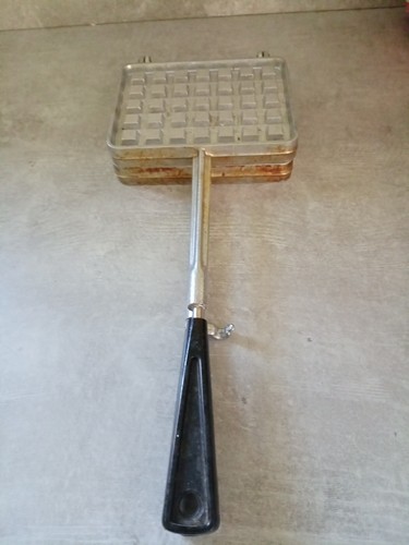 Ancien gaufrier croque - et,