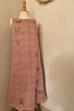 NITYA : SUPERBE ROBE BRODÉE