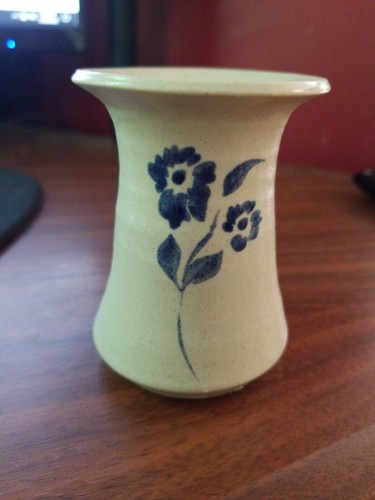 Williamsburg pottery bud vase - pottery,