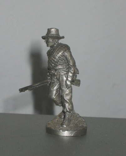 Soldat etain 900 - , 1/32