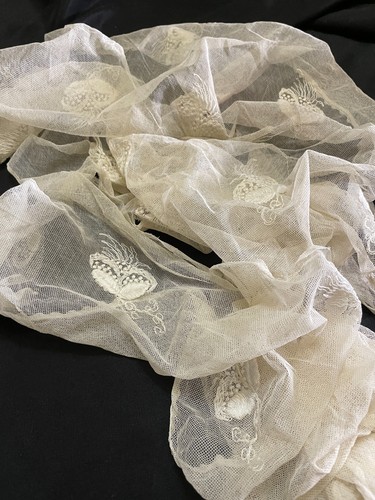 Tulle brodé lot