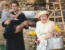 Patricia Routledge &Jeremy Gittins Hand Signed Keeping Up Appearances 10x8 Photo