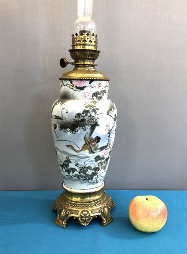 Ancienne lampe pétrole - à,