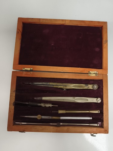 Coffret ancien compas - , de