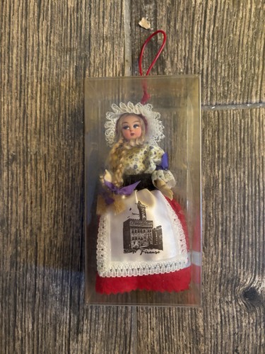 Poupée souvenir vintage