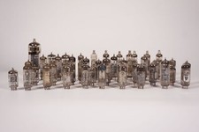 Lot De 50 Radios À Tubes Vintage Valvo Philips Siemens Telefunken PABC 80 Etc.