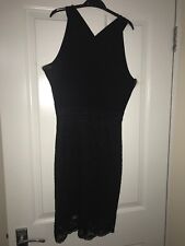 Robe noire découpée