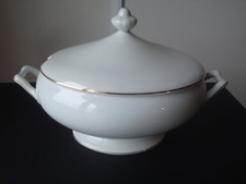Soupière blanche filet doré modèle PICPUS porcelaine Limoges Bernardaud
