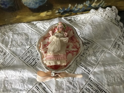 Ancienne petite poupée - petite, en