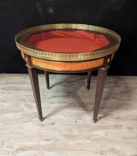 Table vitrine de style Louis XVI