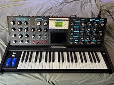 MiniMoog Voyager Electric Blue