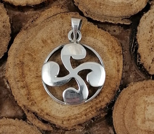 Pendentif croix basque - pendentif,