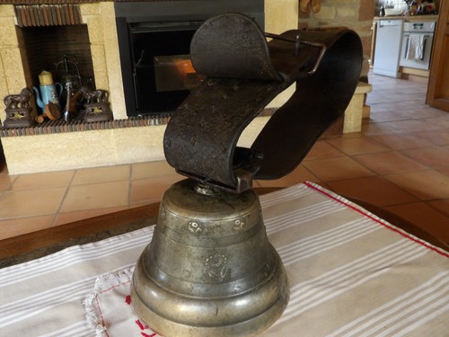 Ancienne grosse cloche - , de