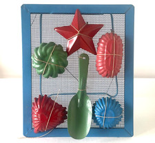 JOUET VINTAGE - PLAQUE TAMIS MOULES ET PELLE JEUX DE PLAGE EN TOLE LAQUEE