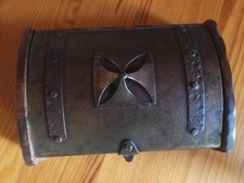 boîte ancienne médiéval