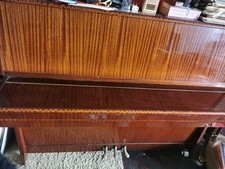 piano droit, Pétrof, laqué