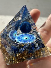 Pyramide Orgonite Lapis-Lazuli – Équilibre & Conscience Yin-Yang