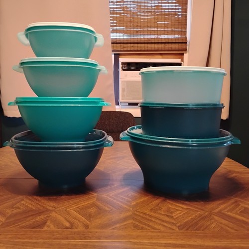 Lot used tupperware - of,
