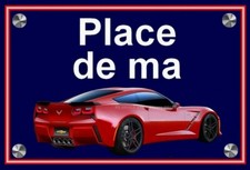 plaque " PLACE DE MA CHEVROLET CORVETTE C7 rouge " ( 22 cm x 15 cm x 3 mm  )