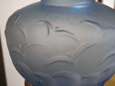 ANCIEN VASE VERRE MOULER BLEU