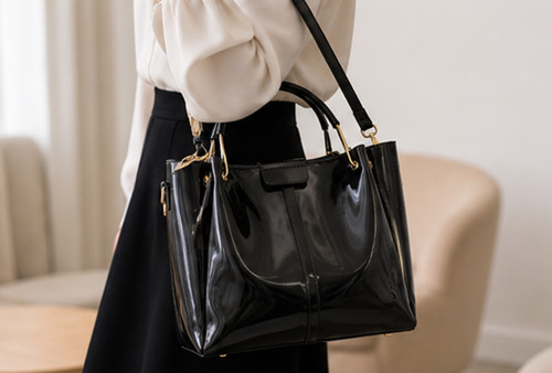 Sac main cuir verni - à,