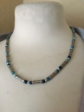 Très joli collier fin perles