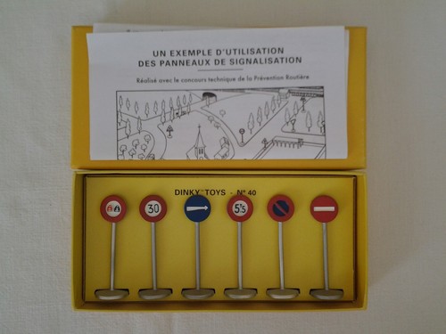 Dinky toys panneaux - dinky,