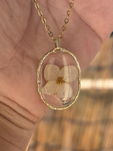 Collier pendentif ovale
