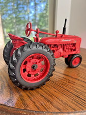 Ertl 1/16 - McCormick Farmall H Special Edition 1988 Vintage Die-Cast Tractor