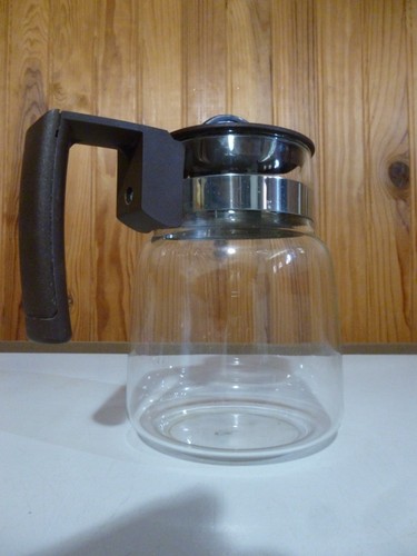 Carafe une machine - d'une,