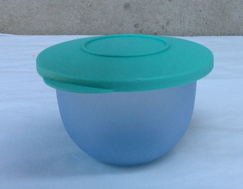 Tupperware cul poule - -,