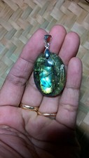  9 g pendentif en labradorite  fabrication artisanale Madagascar  L61