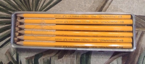 Boite anciens crayons - boite,