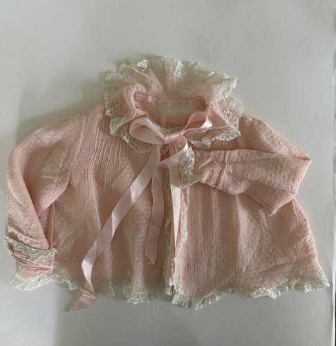 Ancienne veste bébé tulle