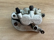 UN ETRIER DE FREIN AVANT