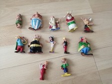 LOT 12 FIGURINES ASTERIX