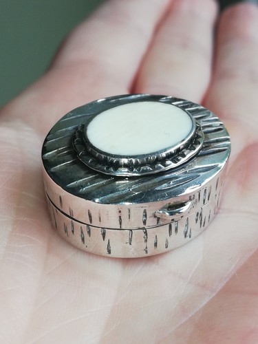 Boîte pilule argent - à, en