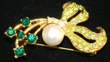 pretty vintage brooch