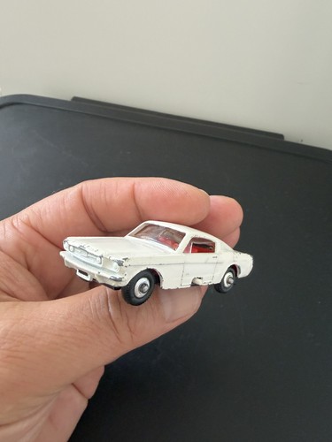Voiture miniature matchbox - voiture,