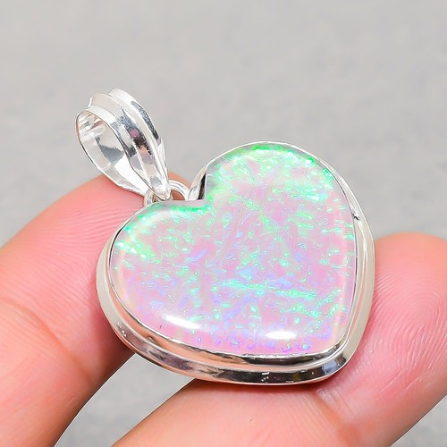 Pendentif cadeau fait - , main
